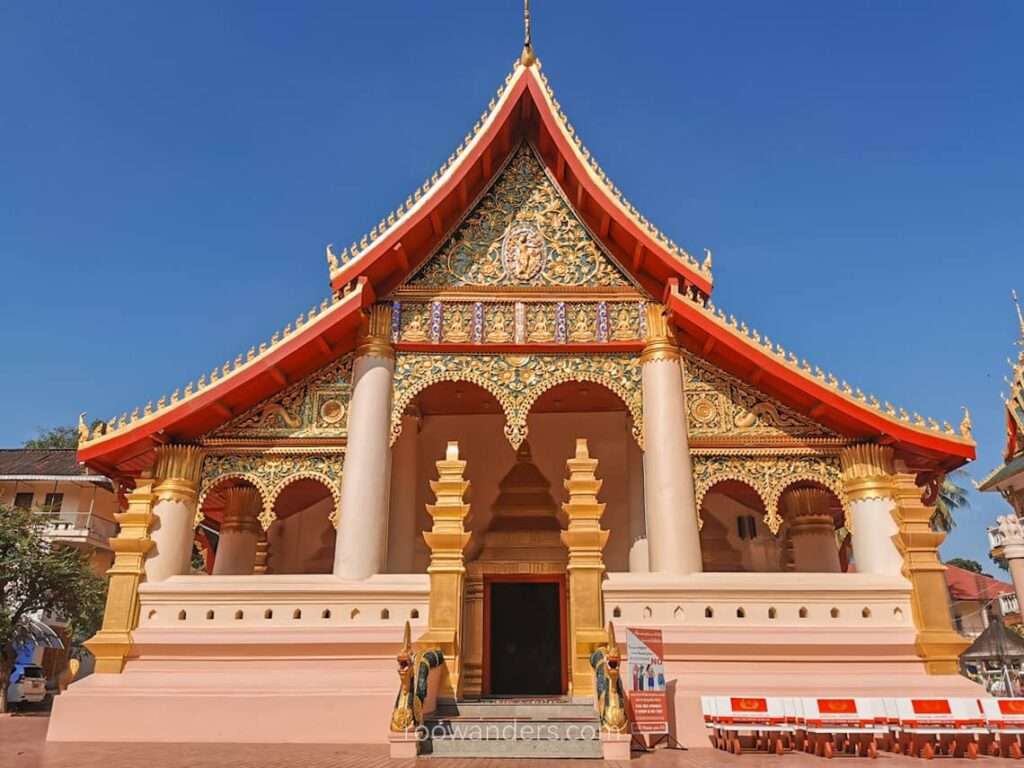 Vientiane Wat Ong Teu, Laos - RooWanders