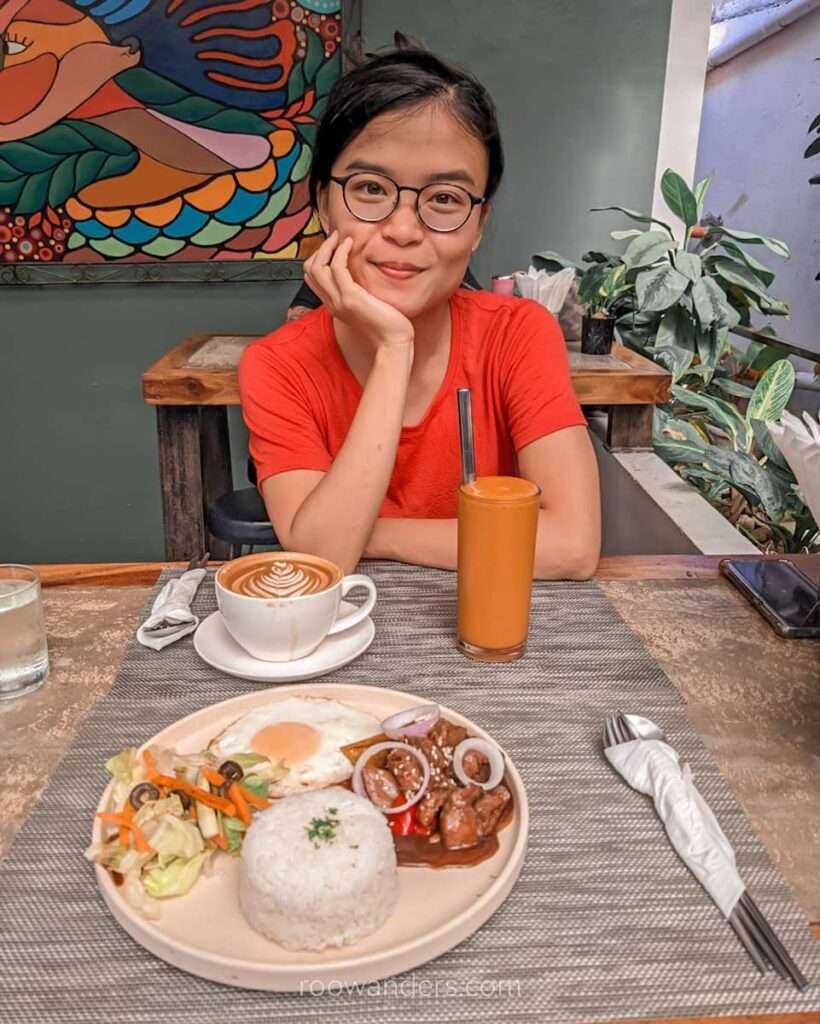 Cebu Moalboal Food Smooth Café, Philippines - RooWanders